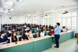 Tân sinh viên đã bắt đầu nhập học và học tuần đầu tiên tại Trường Cao đẳng CNTT Chuyên nghiệp